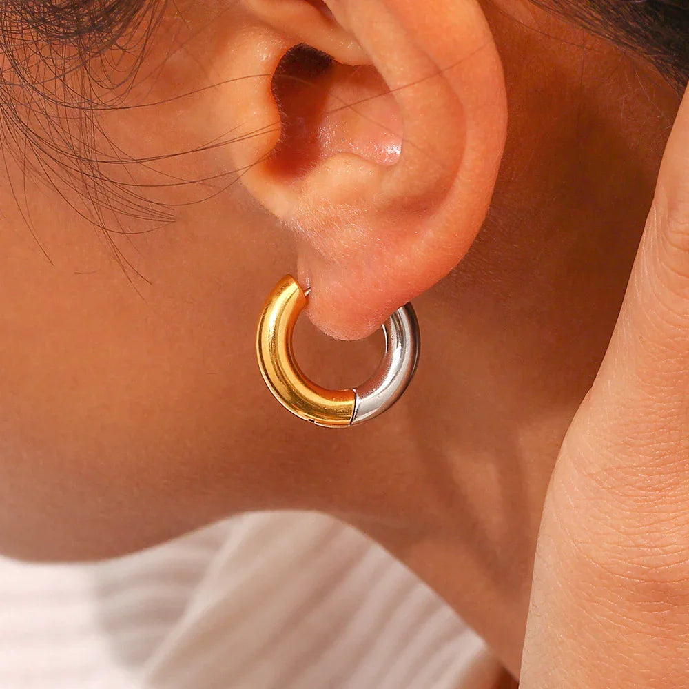 Neve - Hoop Earring