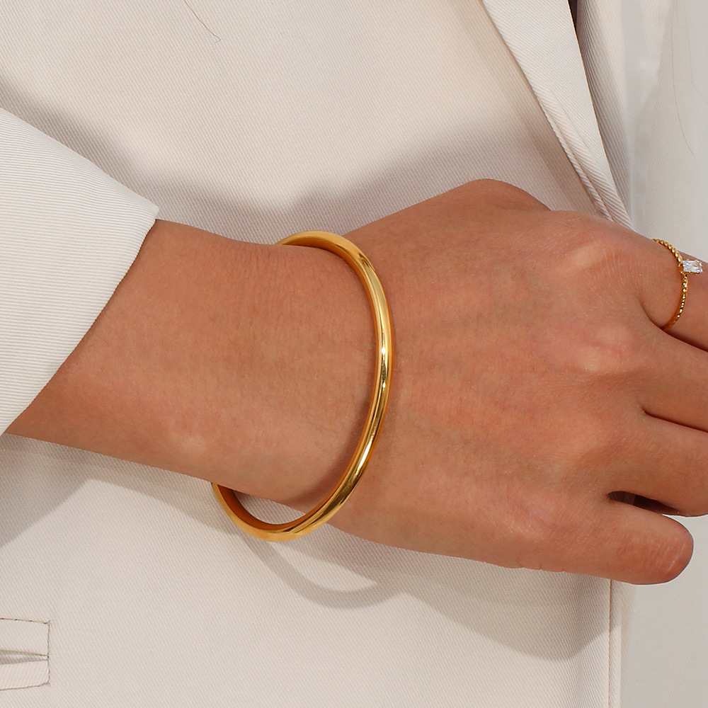 Alicia - Gold Bangle