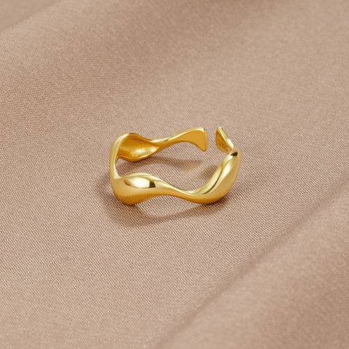 Alana - 18K Gold Wave Ring