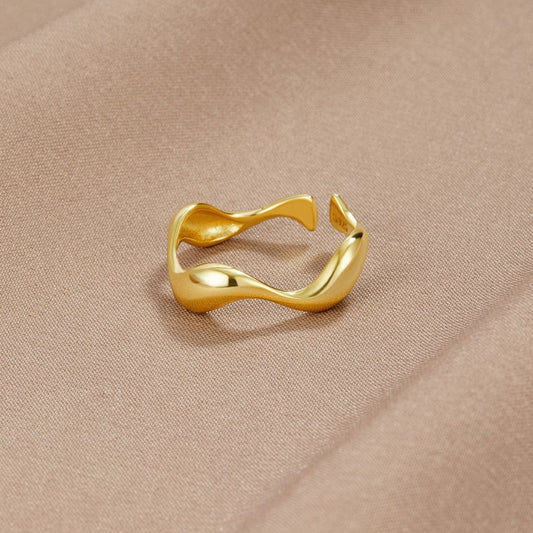 Alana - 18K Gold Wave Ring