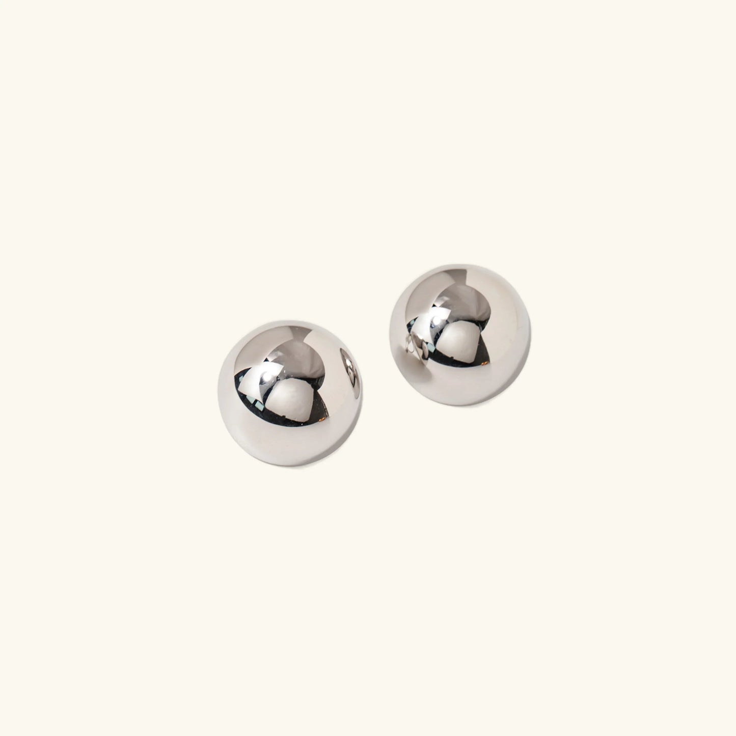 Orla - Round Stud Earrings