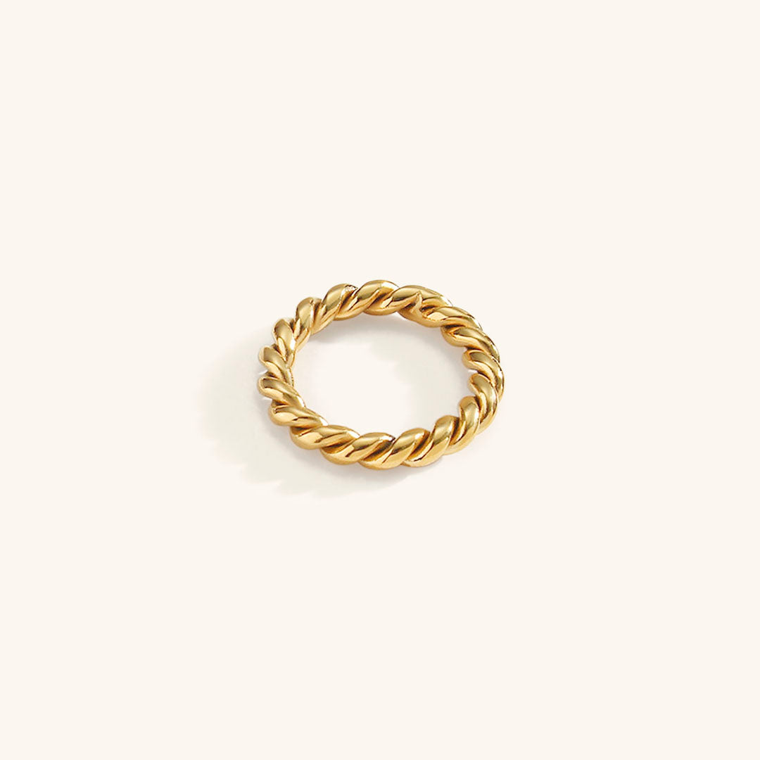 Kelly - Classic Twisted Ring