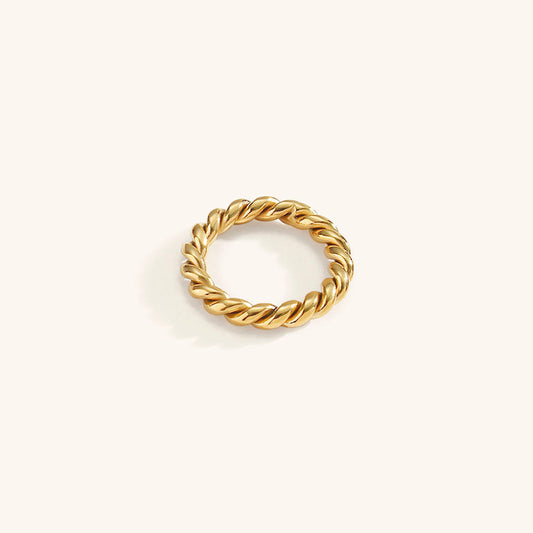 Kelly - Classic Twisted Ring