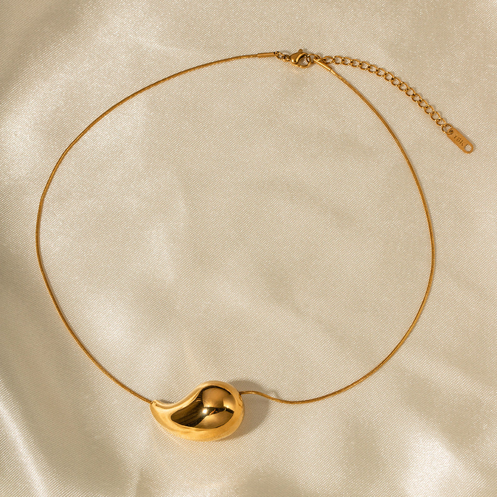 Malia - Sleek Bean Necklace