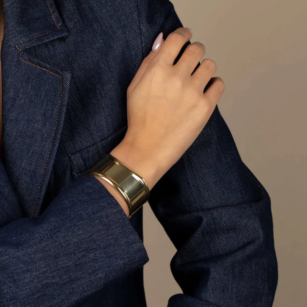 Querida - Curve Bangle