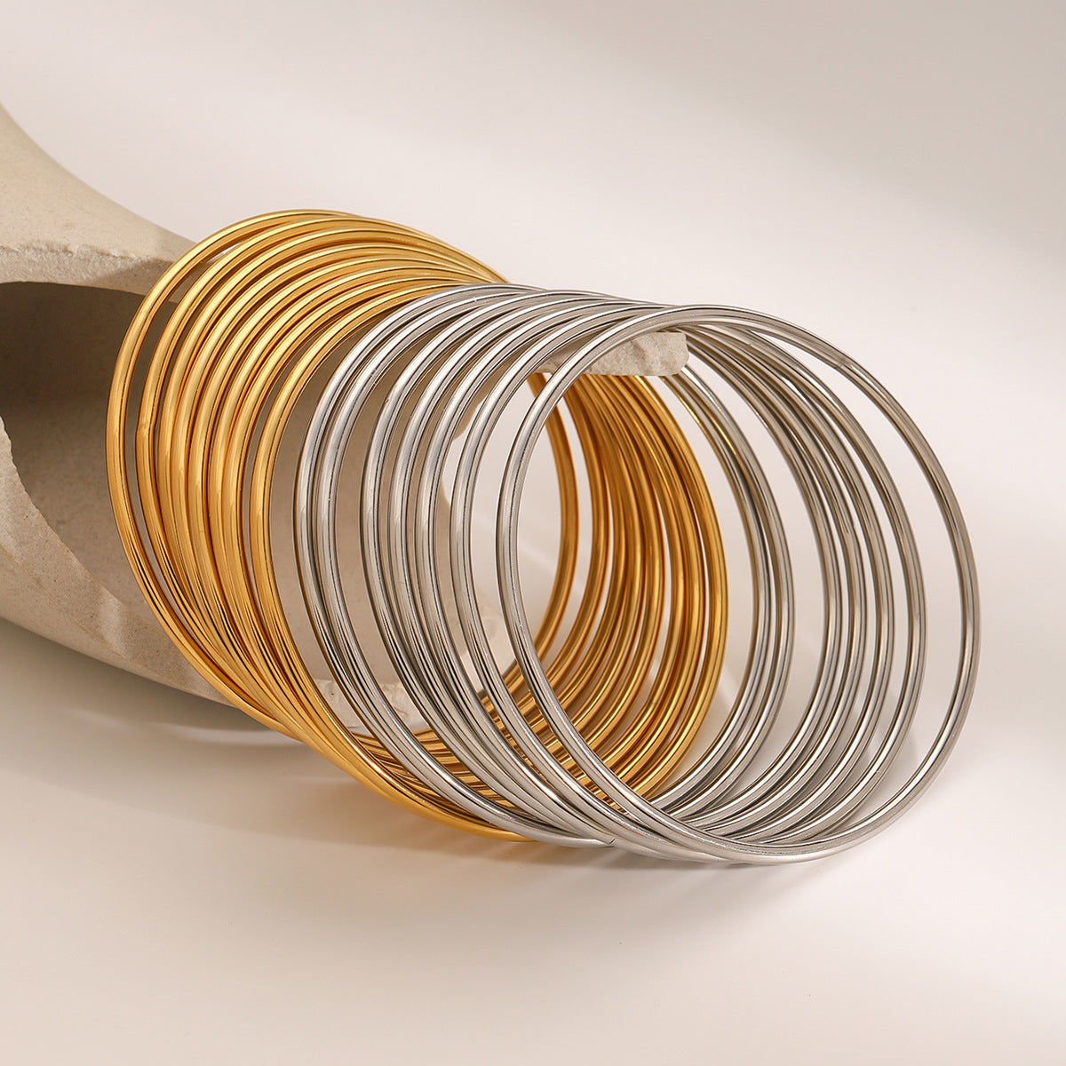 Ariana – Sleek Bangle Set