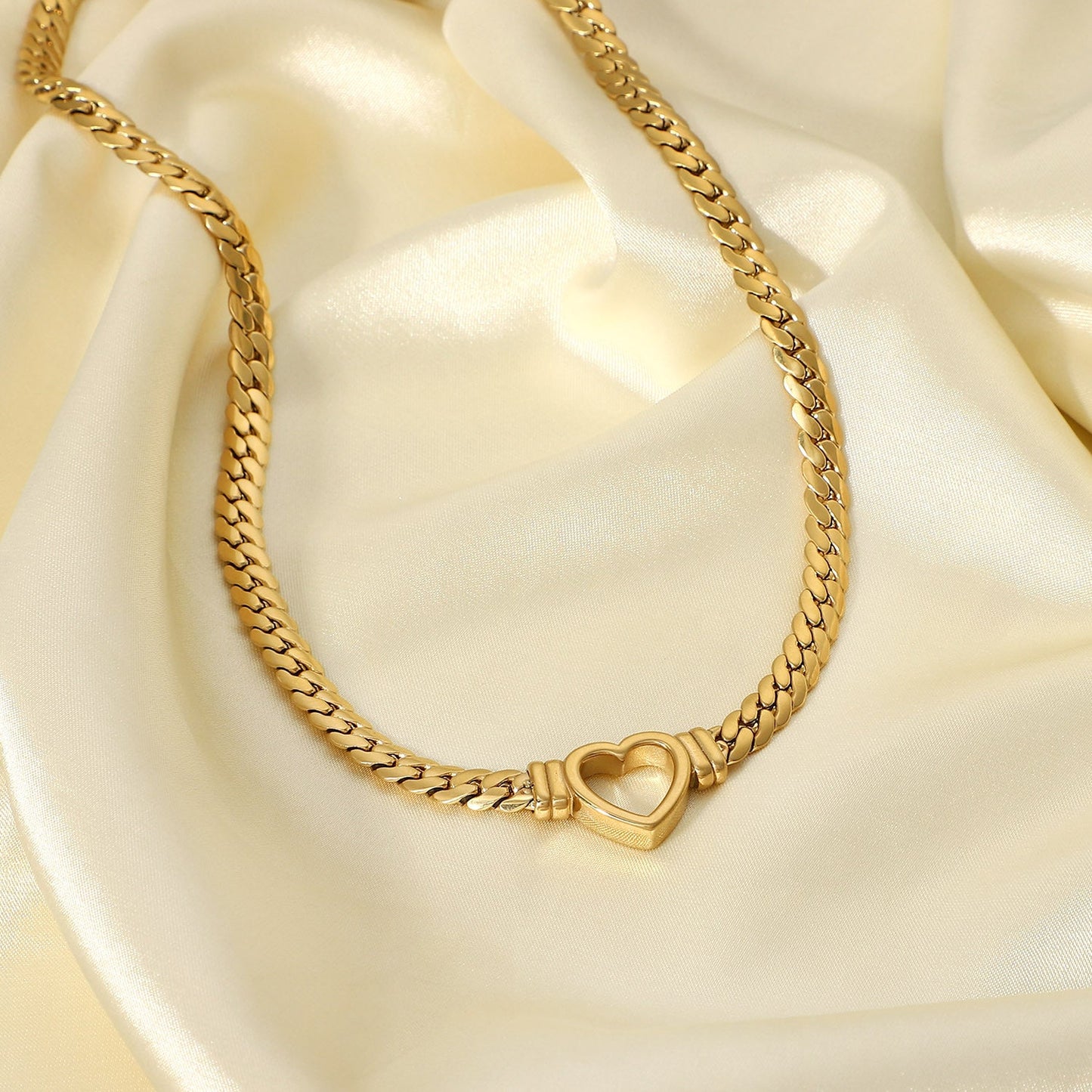 Abigail - Heart Choker