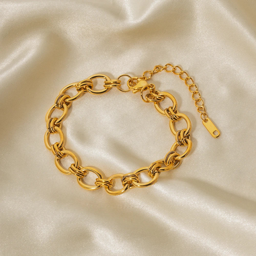 Betty - Loop Gold Bracelet