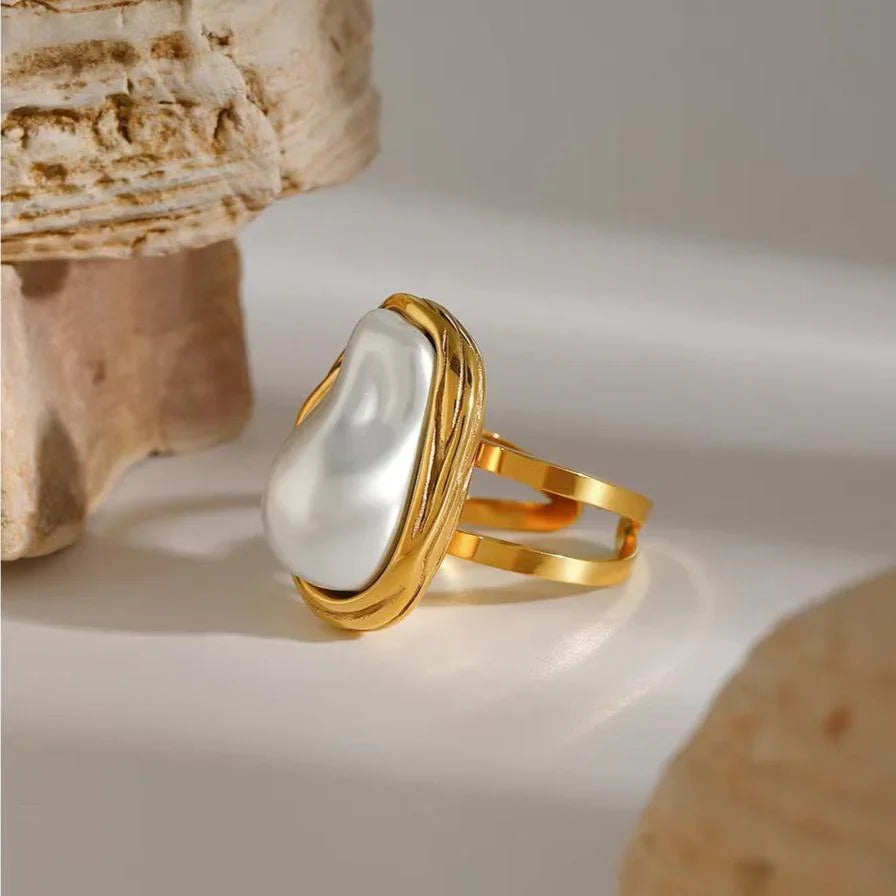 Cecilia - Gold Pearl Ring
