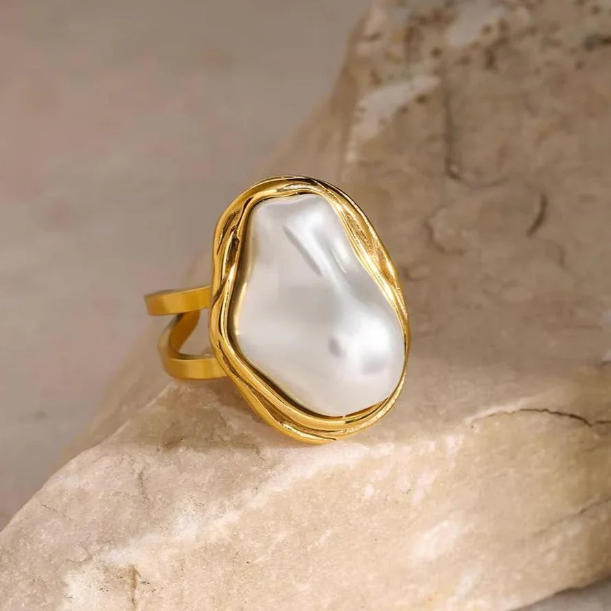 Cecilia - Gold Pearl Ring
