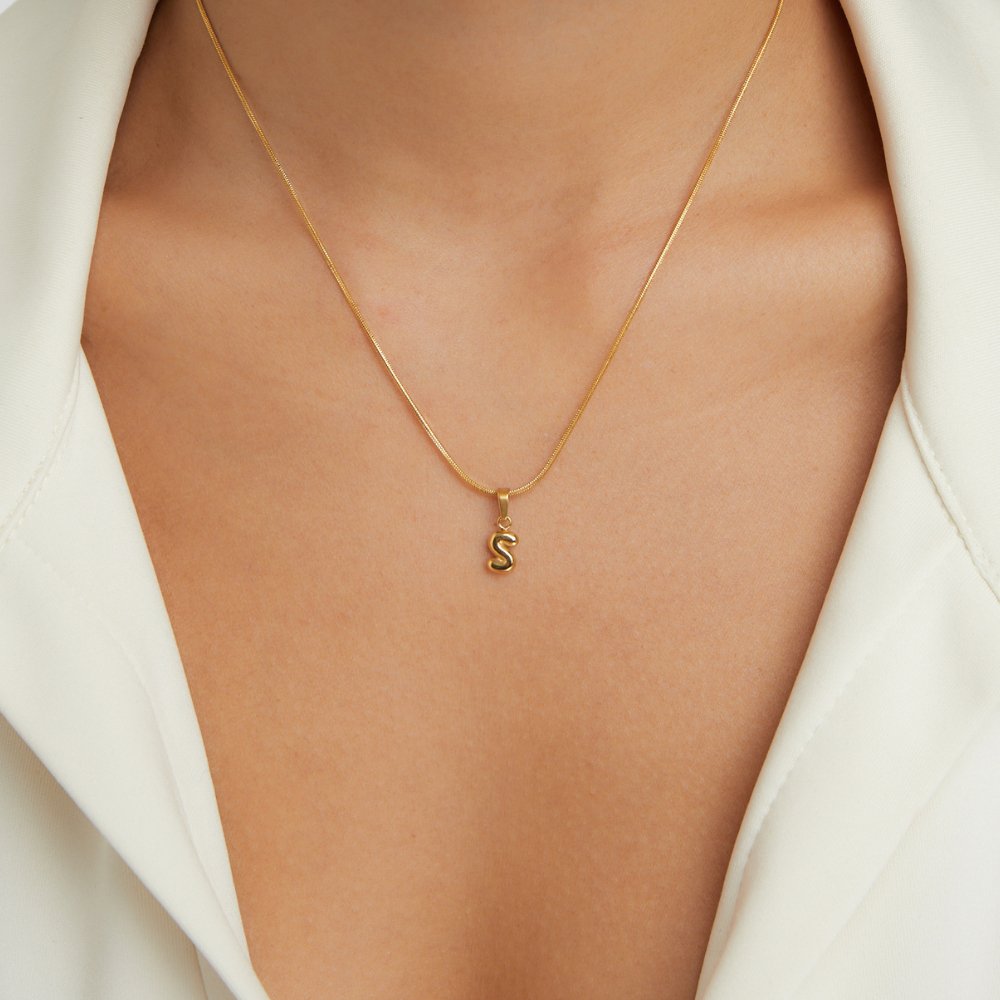 Esme - Bubble Letter Necklace Gold