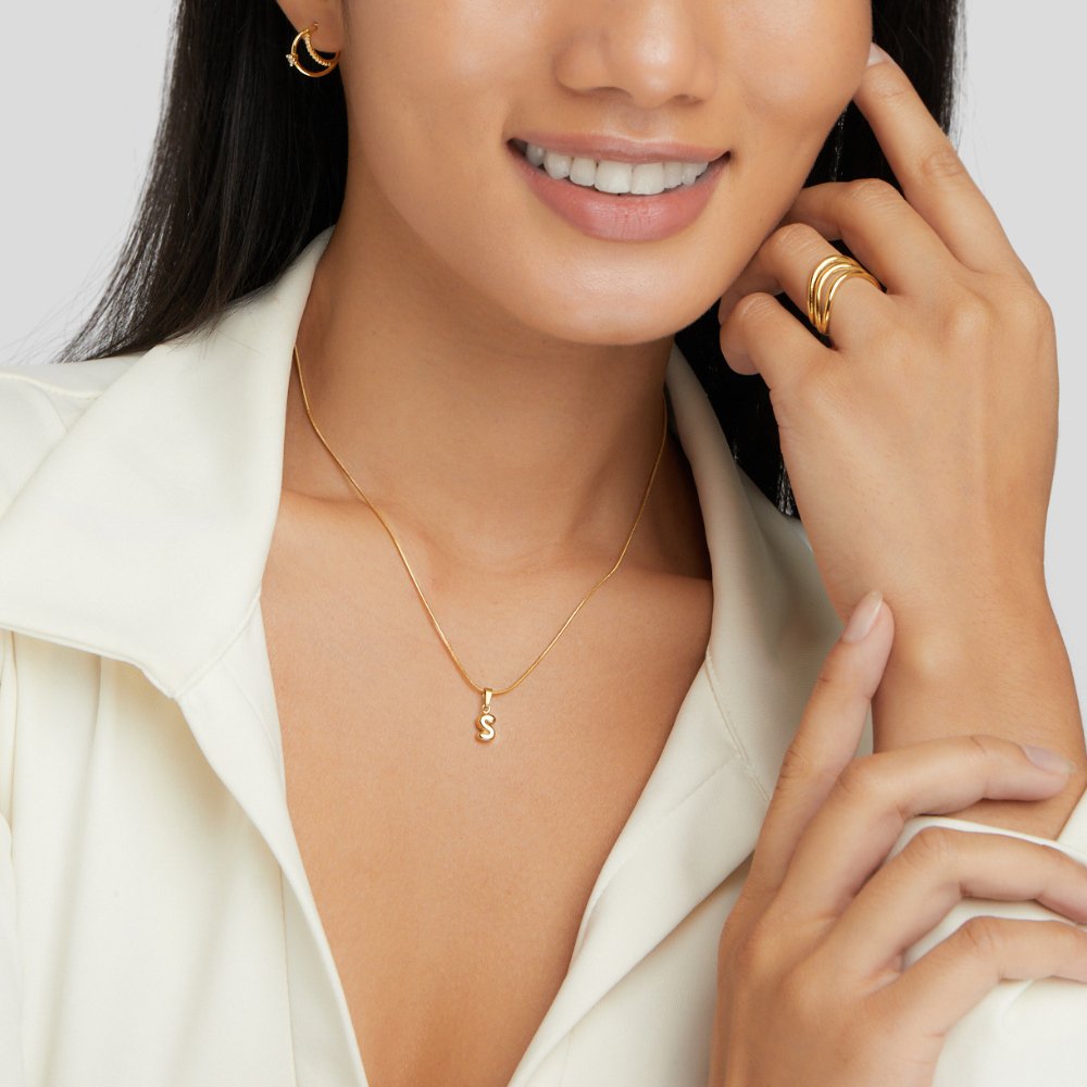 Esme - Bubble Letter Necklace Gold