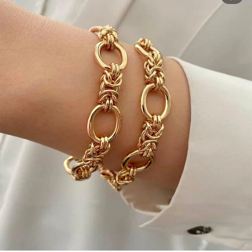 Elara – Contrasting Chain Bracelet