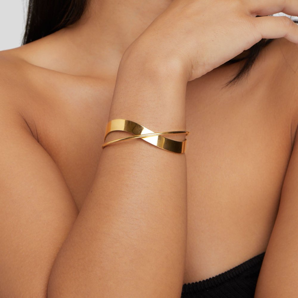 Sloan - Gold Curve Bangle