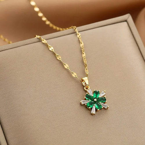 Roselle - Iconic Dainty Necklace Emerald Petals