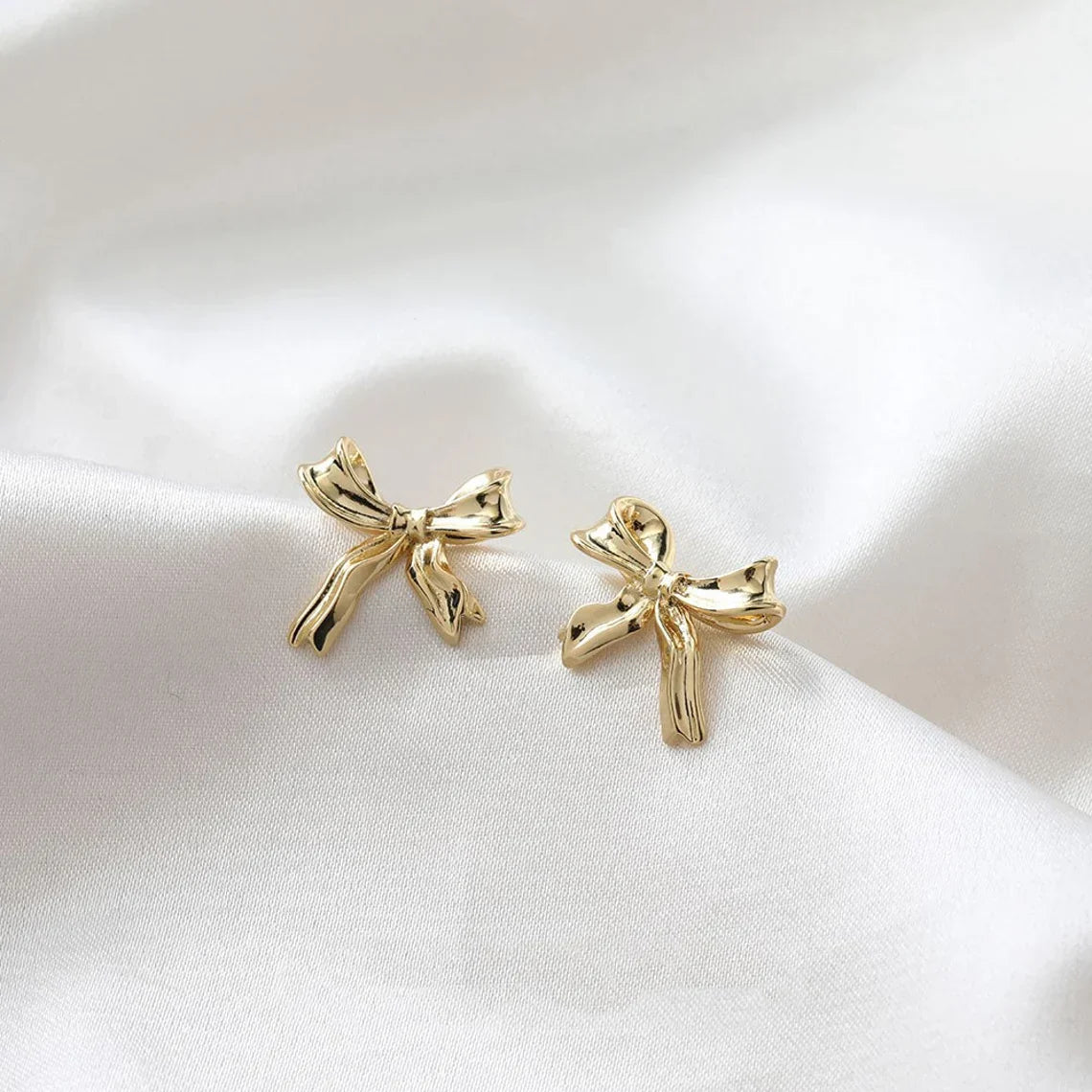 White Gold Earrings with Bow - Stud Earrings with Bow Pattern