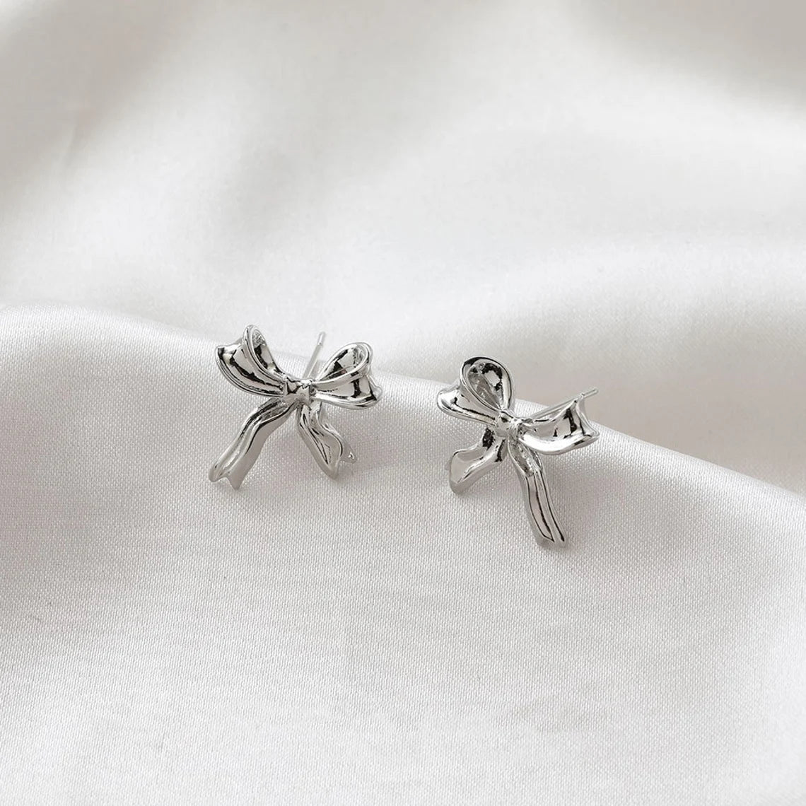 White Gold Earrings with Bow - Stud Earrings with Bow Pattern