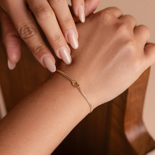 Gina - Love Knot Bracelet