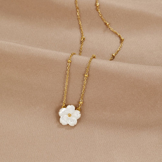 Emily - White Blossom Flower Necklace