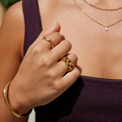 Alana - 18K Gold Wave Ring