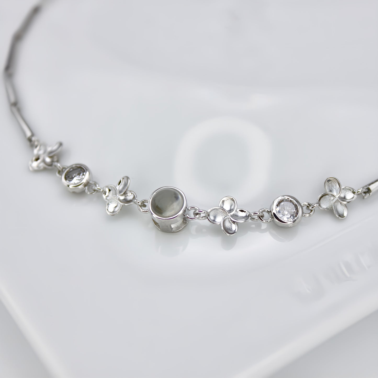 Magic Clover Projection Bracelet