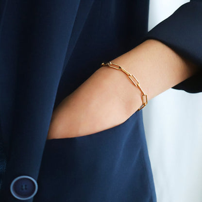 Freya - Elegant Paperclip Bracelet