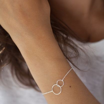 Intertwined Rings Bracelet - Interlocking Circles