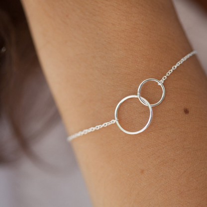 Intertwined Rings Bracelet - Interlocking Circles