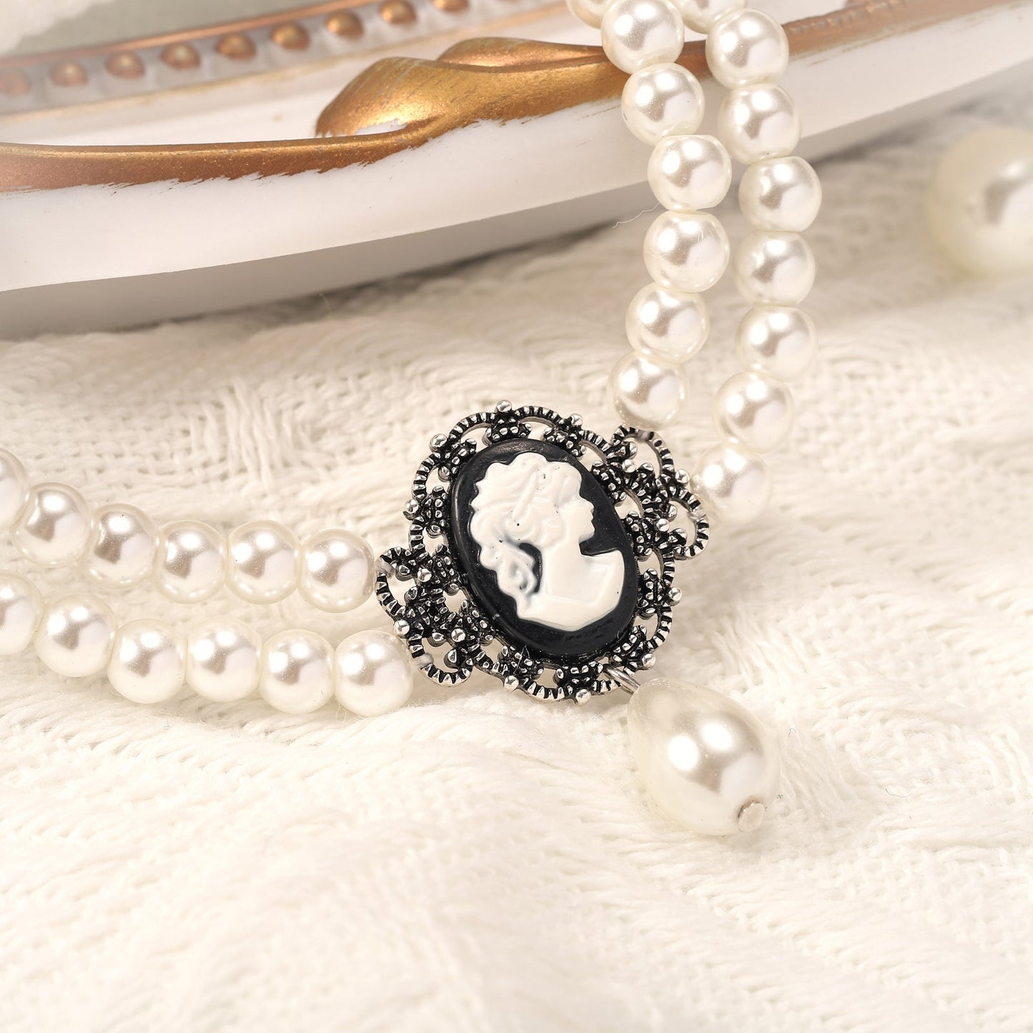 Davina - Dark Rose Beads Choker