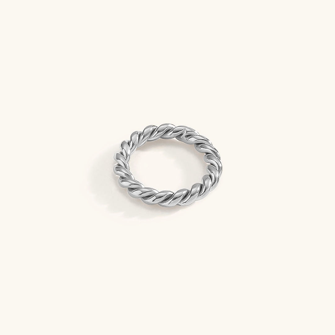 Kelly - Classic Twisted Ring
