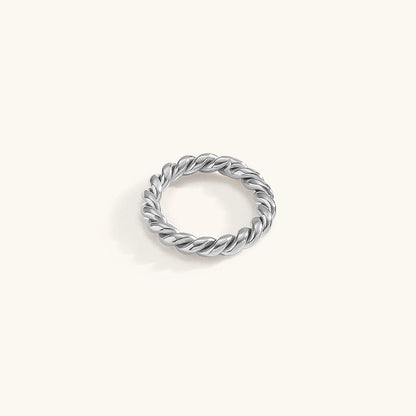 Kelly - Classic Twisted Ring