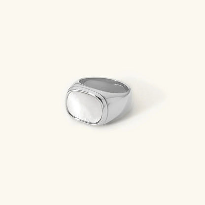 Lizzie - Square Shell Ring