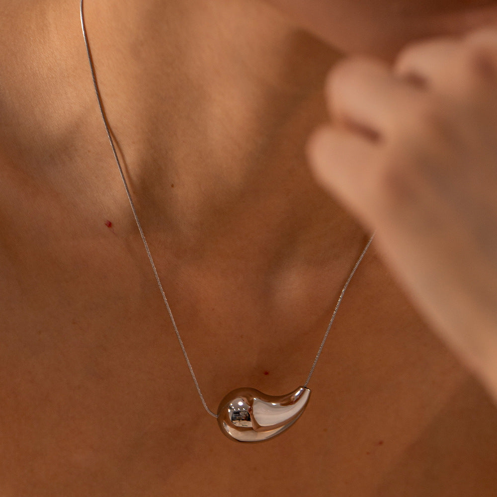 Malia - Sleek Bean Necklace