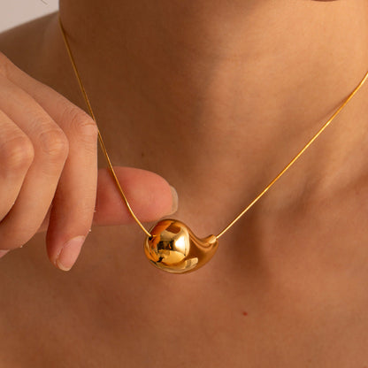Malia - Sleek Bean Necklace