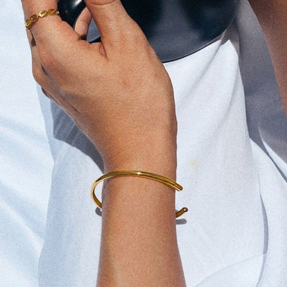 Alicia - Gold Bangle