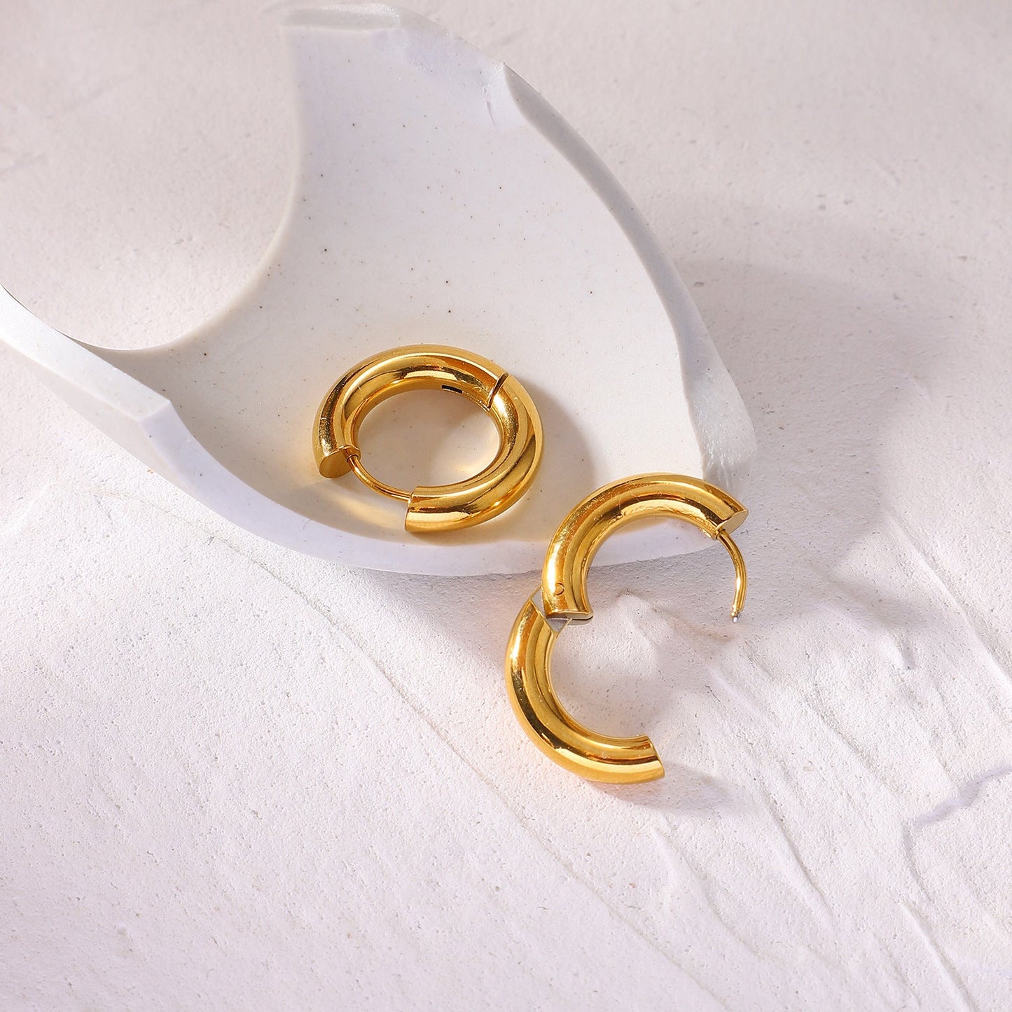 Annette - Round Hoop Earrings