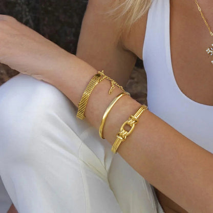 Naomi - Gold Knot Bangle