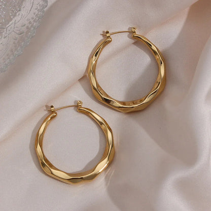 Alexia - Hoop Earrings