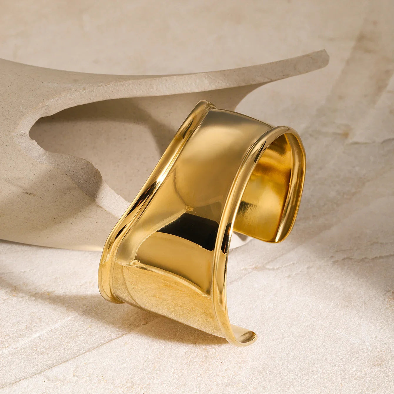 Querida - Curve Bangle