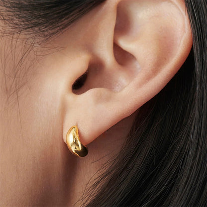 Lindsay - Smooth Huggie Earrings
