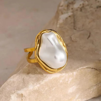 Cecilia - Gold Pearl Ring