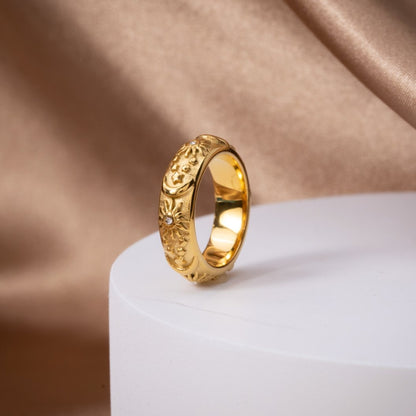 Delilah - Gold Ring