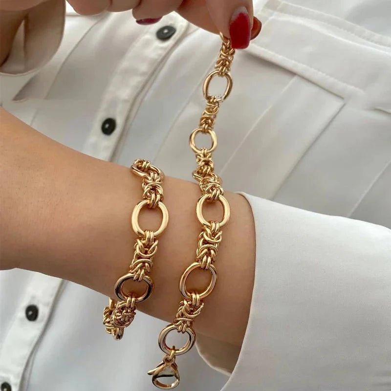 Elara – Contrasting Chain Bracelet