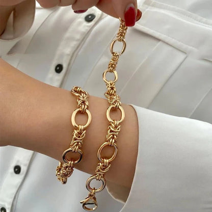 Elara – Contrasting Chain Bracelet