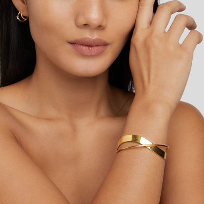 Sloan - Gold Curve Bangle
