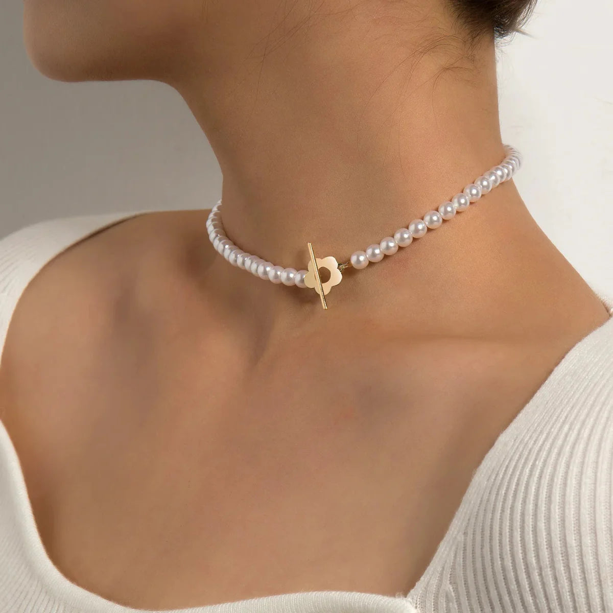 Elora - Flower Clasp Choker Necklace White