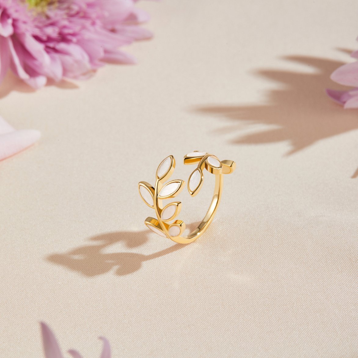 Avery - Gold Leaf Ring