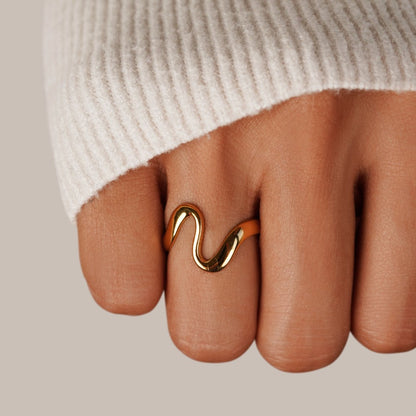 Anabelle - Gold Wave Ring