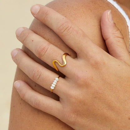 Anabelle - Gold Wave Ring
