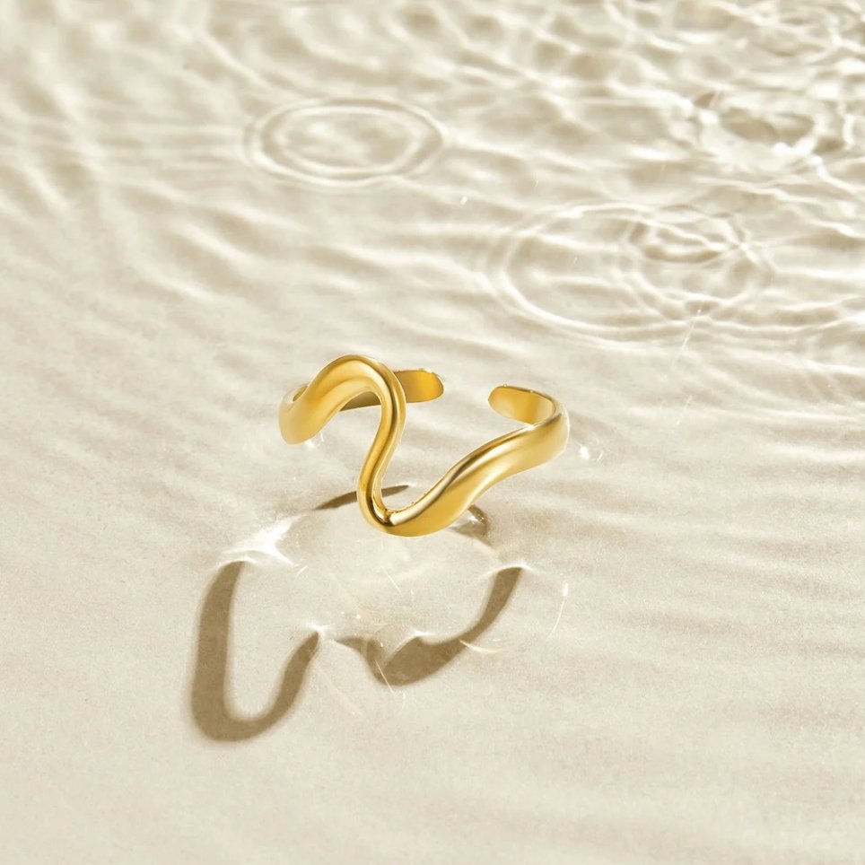 Anabelle - Gold Wave Ring